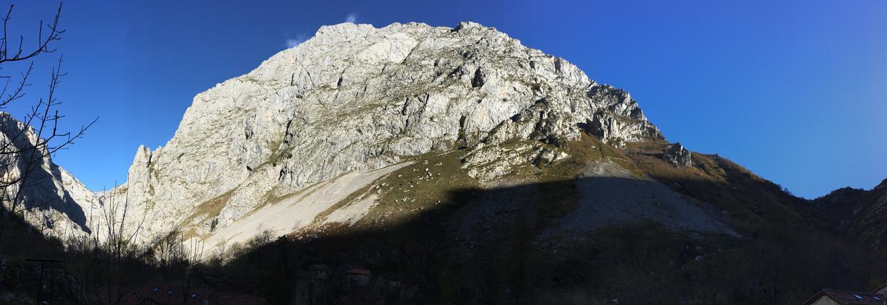 Albergue Villa De Bulnes Eksteriør bilde